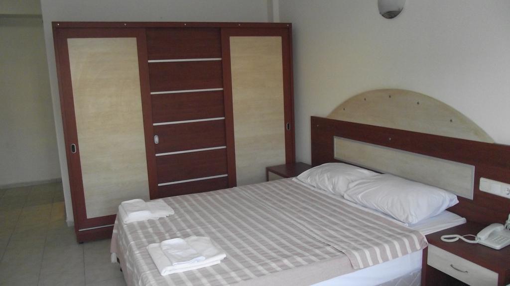 Ado Beach Hotel Turgutreis Room photo