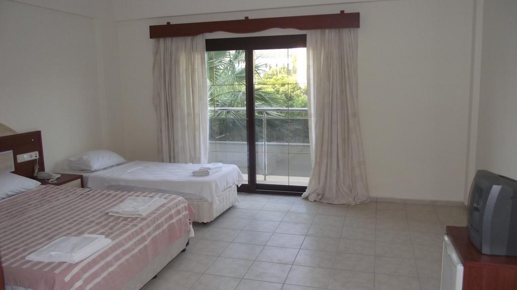 Ado Beach Hotel Turgutreis Room photo